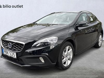 Svart Begagnad 2015 Volvo V40 Summum Halvkombi | 159 900 kr (Marknadspris)