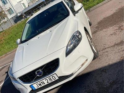 Vit Begagnad 2016 Volvo V40 Kinetic Kombi | 165 000 kr (Lite dyr)