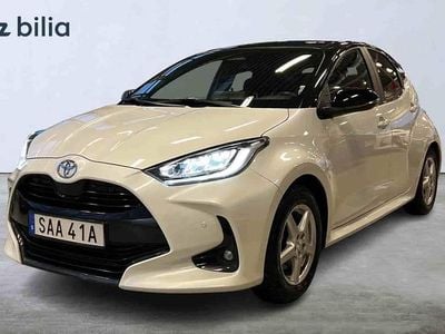 Vit Begagnad 2024 Toyota Yaris Hybrid Edition Halvkombi | 319 900 kr (Dyr)