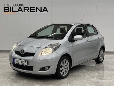 Begagnad Toyota Yaris 99 HK (72 kW) 2011 Silver Halvkombi