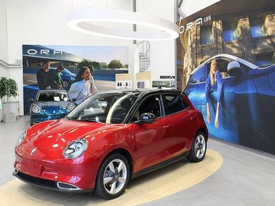 Röd Begagnad 2022 Ora 03 Halvkombi | 184 900 kr