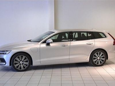 Begagnad Volvo V60 Momentum 340 HK (250 kW) 2021 Silver Kombi