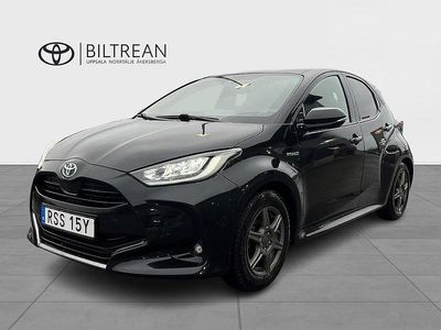 Svart Begagnad 2020 Toyota Yaris Hybrid Style Halvkombi | 215 000 kr (Marknadspris)