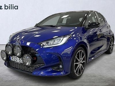 Blå Begagnad 2024 Toyota Yaris Hybrid Halvkombi | 269 900 kr (Dyr)