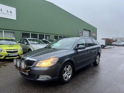 Mörkgrå Begagnad 2011 Skoda Octavia Elegance Kombi | 49 900 kr (Lite dyr)