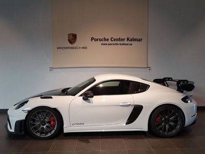 Vit Begagnad 2024 Porsche 718 Cayman GT4 Sportkupé | 2 099 000 kr