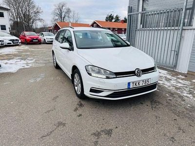 Vit Begagnad 2018 VW Golf VII Kombi | 129 900 kr (Marknadspris)