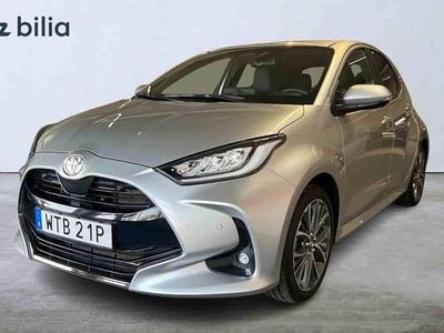 Silver Begagnad 2024 Toyota Yaris Hybrid Halvkombi | 274 900 kr