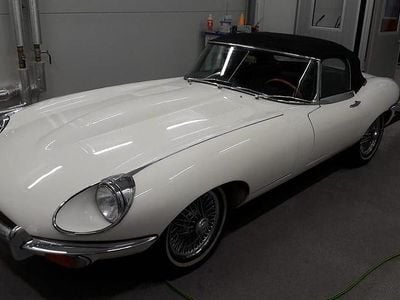 Begagnad Jaguar E-Type 269 HK (197 kW) 1968 Vit Cab