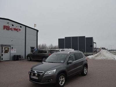 Begagnad VW Tiguan Sportline 140 HK (102 kW) 2011 Grå SUV