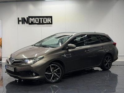 Mörkgrå Begagnad 2017 Toyota Auris Touring Sports Kombi | 129 900 kr (Marknadspris)