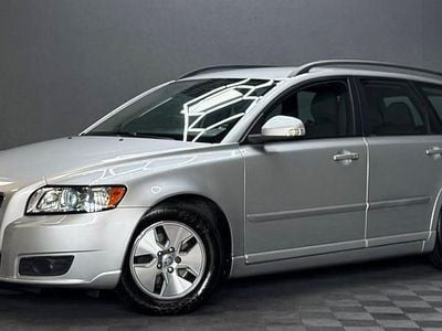 Ljusgrå (grå) Begagnad 2011 Volvo V50 Momentum Kombi | 68 900 kr (Marknadspris)