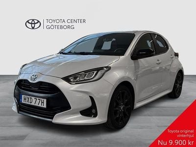 Vit Begagnad 2022 Toyota Yaris Hybrid Style Halvkombi | 239 900 kr (Marknadspris)