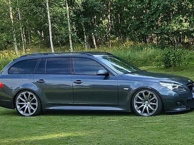 Begagnad BMW 525 197 HK (144 kW) 2009 Platina grå Kombi