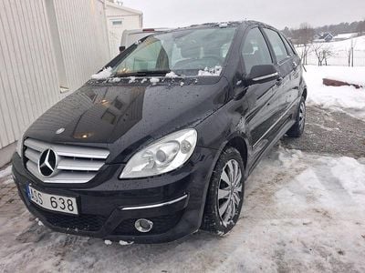 Svartmet Begagnad 2011 Mercedes B180 Minibuss | 33 500 kr (Bra pris)