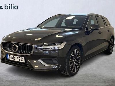 Grå Begagnad 2023 Volvo V60 Core Kombi | 389 900 kr (Marknadspris)