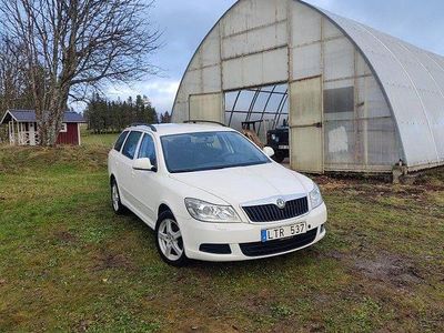 Vit Begagnad 2012 Skoda Octavia Kombi | 45 000 kr