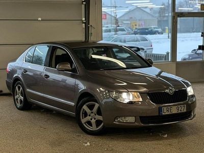 Begagnad Skoda Superb Elegance 105 HK (77 kW) 2011 Brun