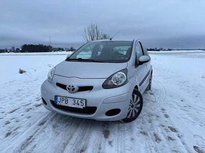 Begagnad Toyota Aygo 68 HK (50 kW) 2008 Silver Halvkombi
