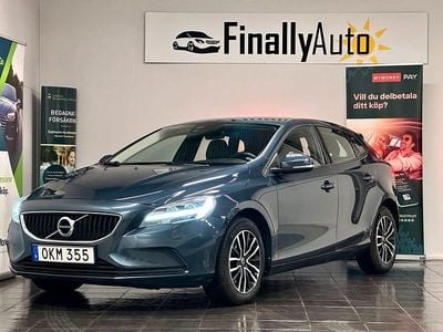Blå Begagnad 2017 Volvo V40 Momentum Halvkombi | 109 900 kr (Marknadspris)