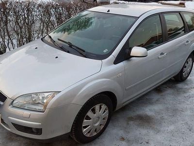 Silverfärgad Begagnad 2007 Ford Focus Kombi | 28 000 kr (Marknadspris)