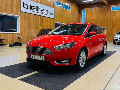 Röd Begagnad 2017 Ford Focus Titanium Halvkombi | 94 900 kr (Marknadspris)