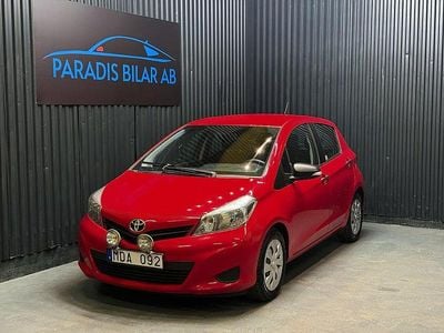 Begagnad Toyota Yaris 69 HK (50 kW) 2011 Röd Halvkombi