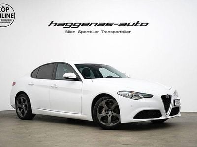 Begagnad Alfa Romeo Giulia Super 200 HK (147 kW) 2018 Vit Sedan