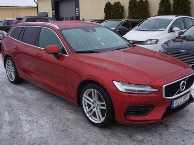Begagnad Volvo V60 Momentum 340 HK (250 kW) 2020 Röd Kombi