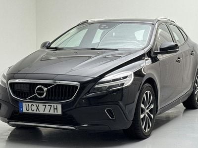 Svart Begagnad 2019 Volvo V40 CC Momentum Kombi | 160 000 kr (Marknadspris)