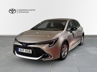 Silver Ny 2025 Toyota Corolla Style Halvkombi | 334 900 kr (Marknadspris)