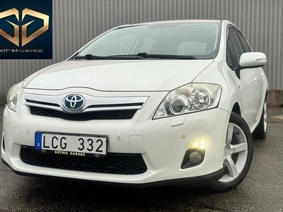 Vit Begagnad 2010 Toyota Auris Hybrid Premium Halvkombi | 99 900 kr (Marknadspris)