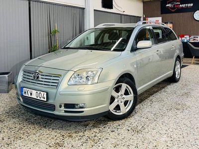 Begagnad Toyota Avensis 163 HK (119 kW) 2005 Ljusgrön (grön) Kombi