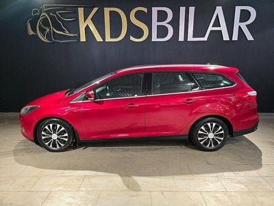 Begagnad Ford Focus Titanium 95 HK (69 kW) 2012 Röd Kombi