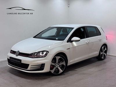 Vit Begagnad 2016 VW Golf VII GTI Halvkombi | 199 900 kr (Marknadspris)