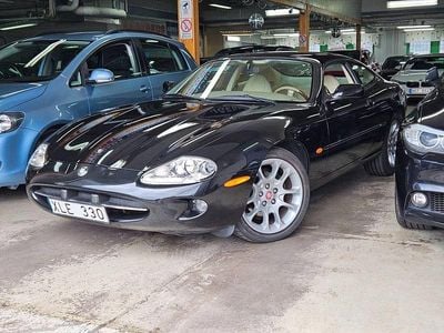 Svart Begagnad 1997 Jaguar XK Sportkupé | 139 999 kr