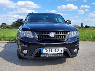 begagnad Fiat Freemont Black Code 2.0 7-Sits garanti til Augusti 2024