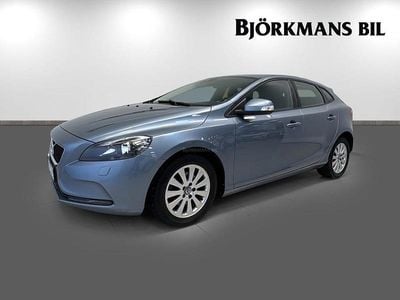 Ljusblå Begagnad 2017 Volvo V40 Business Edition Kombi | 169 900 kr (Marknadspris)