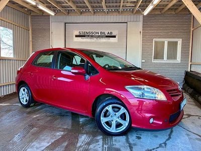 Begagnad Toyota Auris Plus 132 HK (97 kW) 2009 Röd Halvkombi