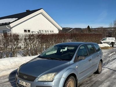 Begagnad Ford Focus 115 HK (84 kW) 2005 Kombi