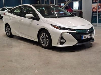 Vit Begagnad 2018 Toyota Prius Plug-in Hybrid Executive Halvkombi | 239 900 kr