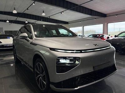 Begagnad XPENG G9 405 kW (551 HK) 2024 Silver SUV
