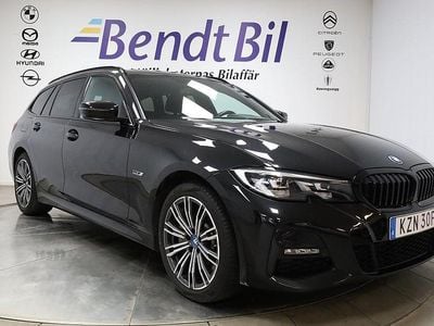 Svart Begagnad 2021 BMW 330e M Sport Kombi | 329 800 kr (Marknadspris)