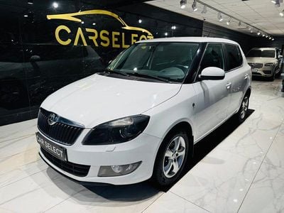 Vit Begagnad 2015 Skoda Fabia Ambiente Halvkombi | 68 900 kr (Marknadspris)