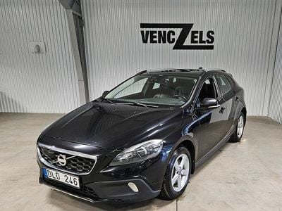 Svart Begagnad 2013 Volvo V40 CC Summum Kombi | 109 000 kr (Lite dyr)