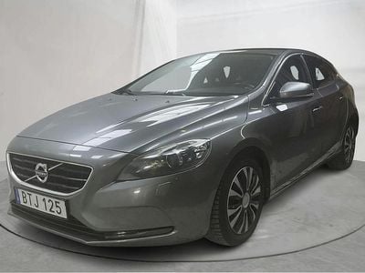 Grå Begagnad 2015 Volvo V40 Momentum | 116 000 kr (Marknadspris)