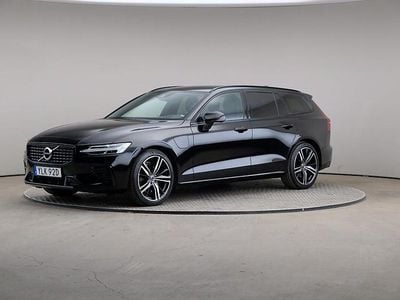 Svart Begagnad 2021 Volvo V60 R-Design Kombi | 339 000 kr (Marknadspris)