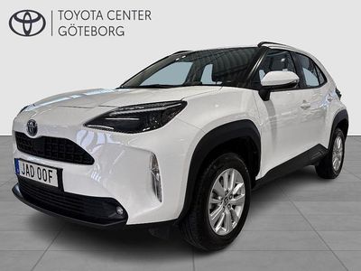 Vit Begagnad 2023 Toyota Yaris Hybrid | 259 900 kr (Marknadspris)