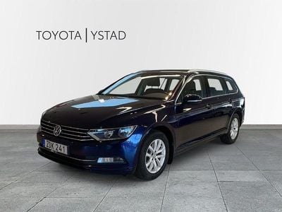 Mörkblå (blå) Begagnad 2018 VW Passat Kombi | 154 000 kr (Marknadspris)