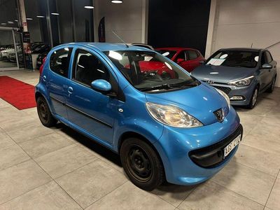Begagnad Peugeot 107 68 HK (50 kW) 2008 Blå Halvkombi